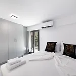 Sky View Maisonette - Shared Pool Access شقة نِكيانا
