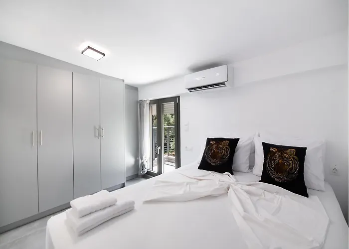 Sky View Maisonette - Shared Pool Access Apartamento Nikiana